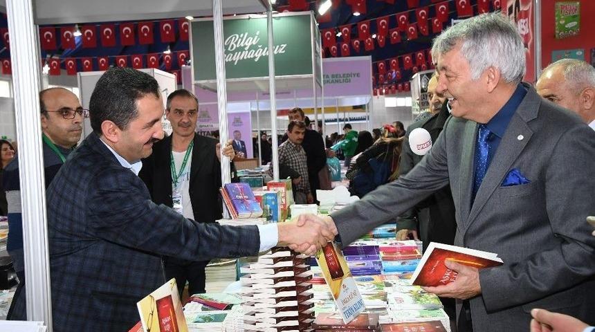 Kitapseverler Fuara Akın Ediyor