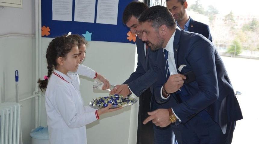 Başkan Yüzügüllü Kütüphane Açılışına Katıldı