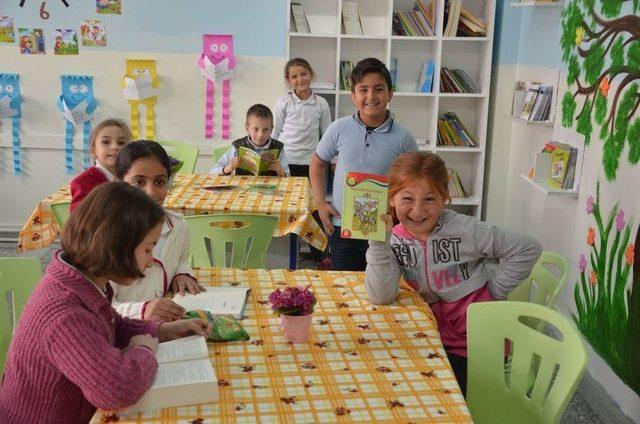 Başkan Yüzügüllü Kütüphane Açılışına Katıldı