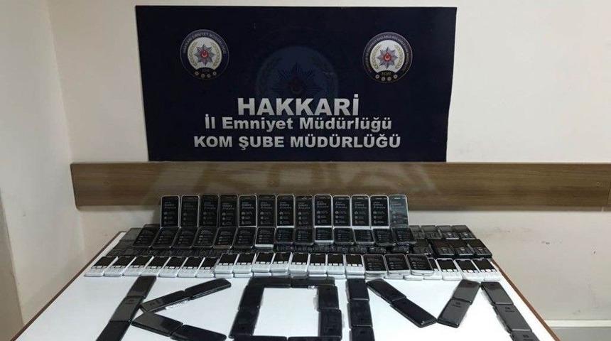 Hakkari’de Kaçak Sigara Ve Cep Telefonu Operasyonu