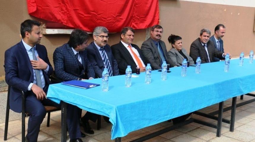 Başkan Ayhan’a Teşekkür Plaketi