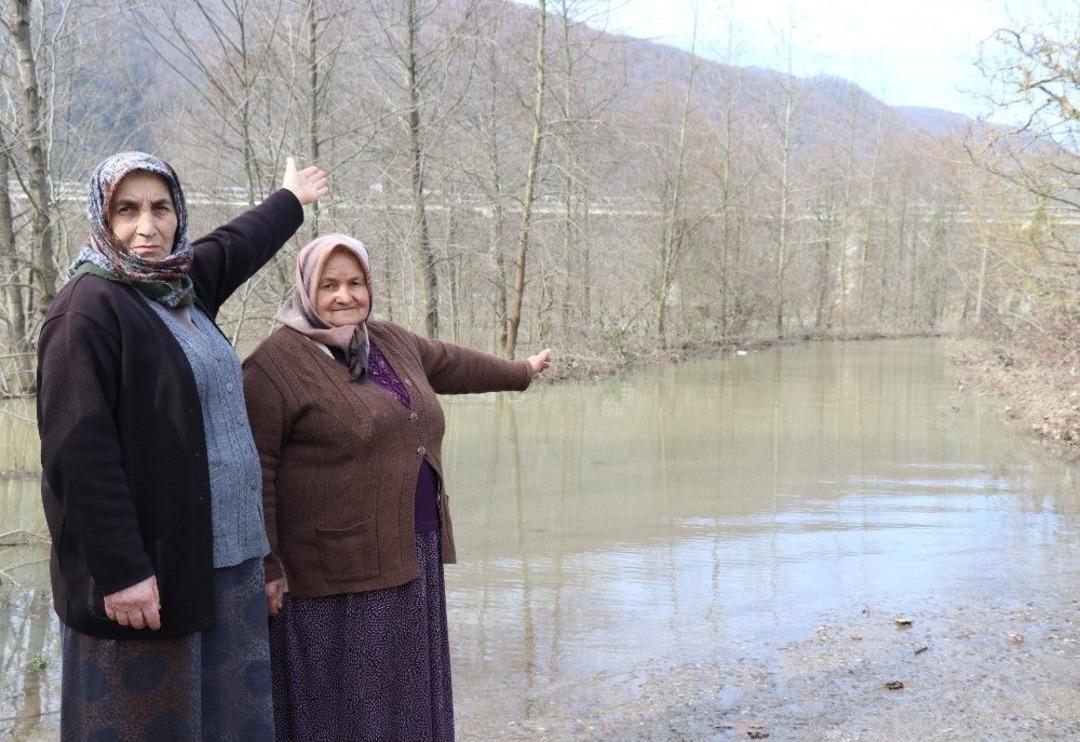 Ana Yolları Sular Altında Kalan Mahalleli, Orman Yolunu Kullanıyor