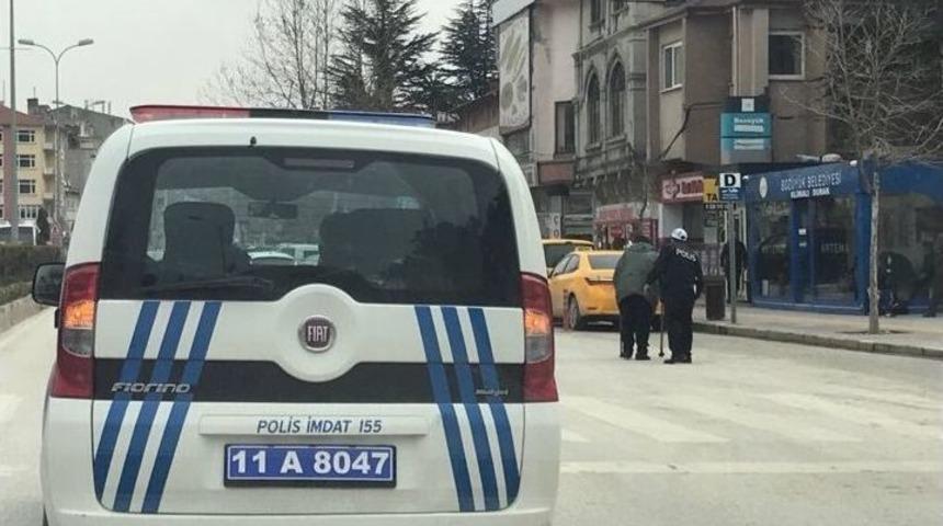 Trafik Polisinden &Ouml;rnek Davranış