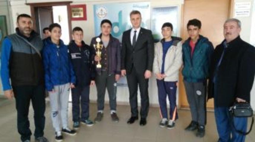 G&ouml;lbaşı İmam Hatip Lisesi İl M&uuml;sabakasında 2.oldu