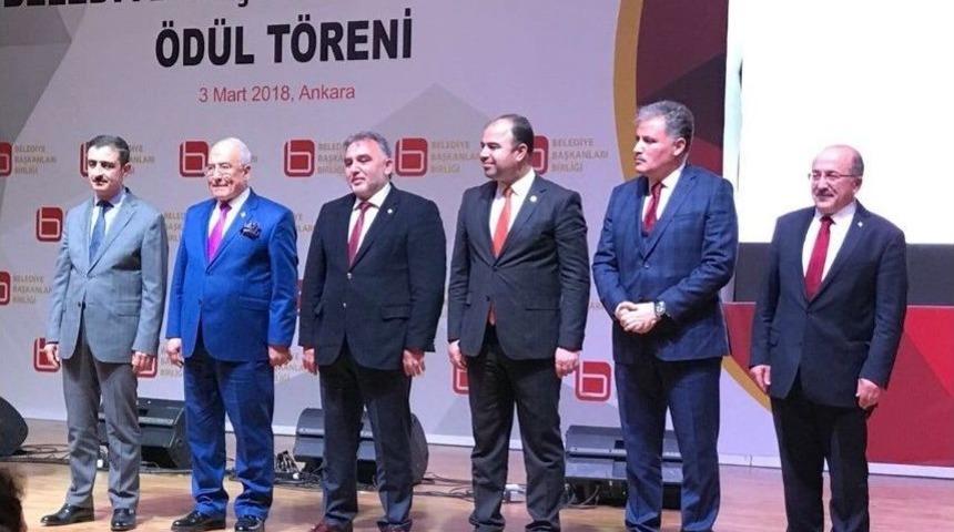 Başkanlar Birliği&rsquo;nden To&ccedil;oğlu&rsquo;na &Ouml;d&uuml;l
