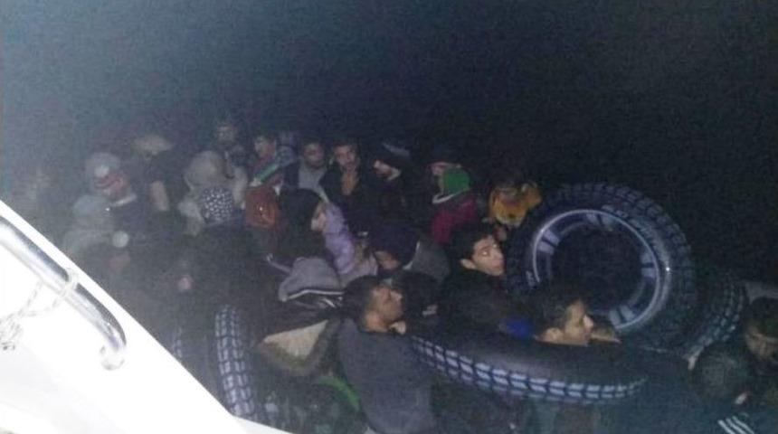 Lastik Botla Yunanistan&rsquo;a Ge&ccedil;meye &Ccedil;alışan 43 G&ouml;&ccedil;men Yakalandı