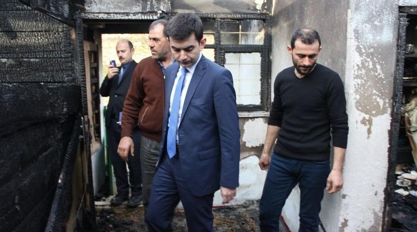 Kaymakam &Ccedil;ifci Yanan Evde İncelemelerde Bulundu