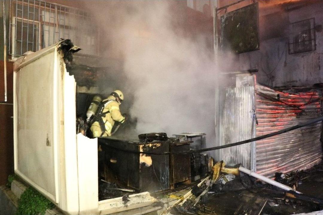 Maltepe&rsquo;de Alevlere Teslim Olan Depo Kullanılamaz Hale Geldi