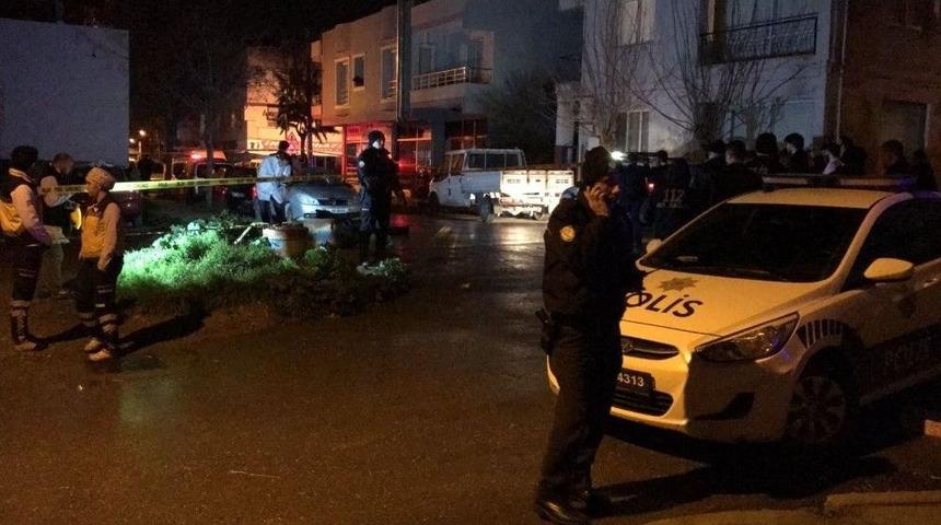 Asker Ka&ccedil;ağı Şahıs Polislere Saldırdı: 1 Polis Şehit, 2 Yaralı