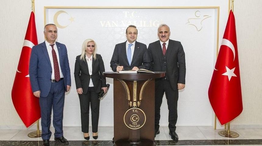 Egemen Bağış&rsquo;tan Vali Zorluoğlu&rsquo;na Ziyaret