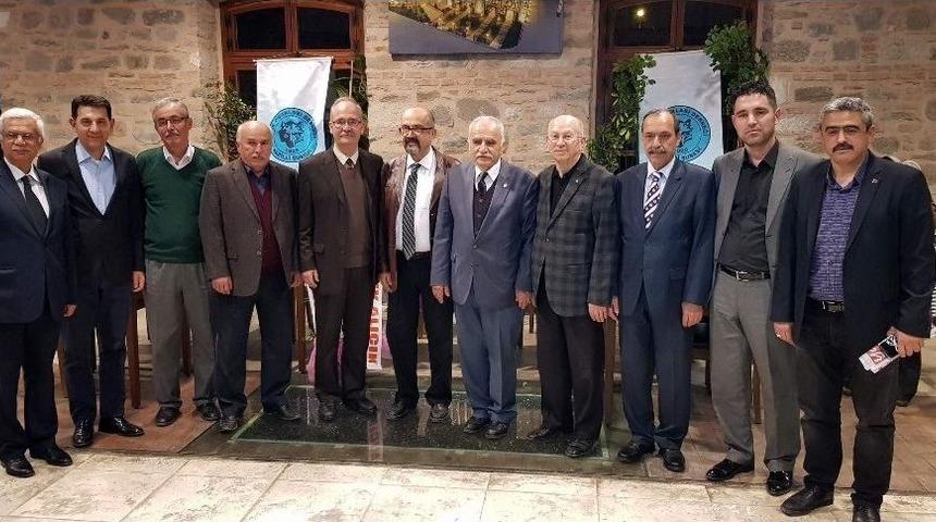 Hacı S&uuml;leyman Efendi &Ouml;d&uuml;l&uuml; Prof. &Ouml;zdemir&rsquo;e Verildi
