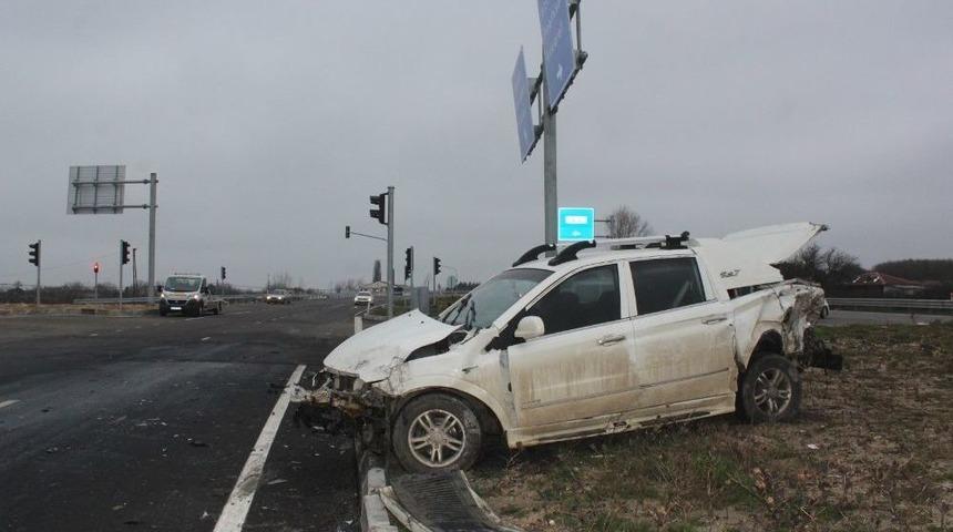 Tır İle Kamyonet &Ccedil;arpıştı: 1 Yaralı