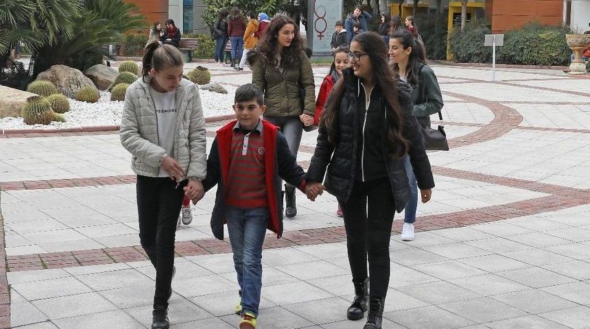 Onlar &ldquo;bir G&uuml;nl&uuml;k&rdquo; &Uuml;niversiteli