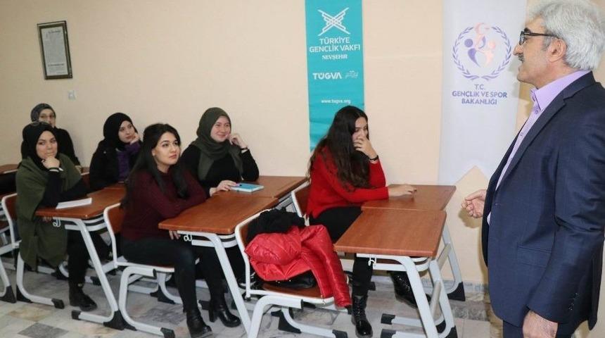 &Uuml;niversite &Ouml;ğrencileri Engelleri Kaldırmak İ&ccedil;in İşaret Dili &Ouml;ğreniyor