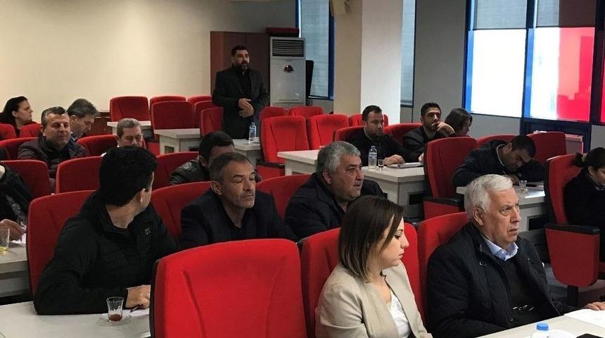 Kazılara Kızdı, Mecliste Kravatını Kesti