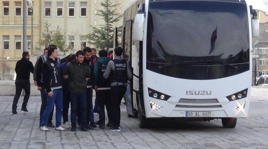 Hakkari Merkezli Uyuşturucu Operasyonu: 15 G&ouml;zaltı