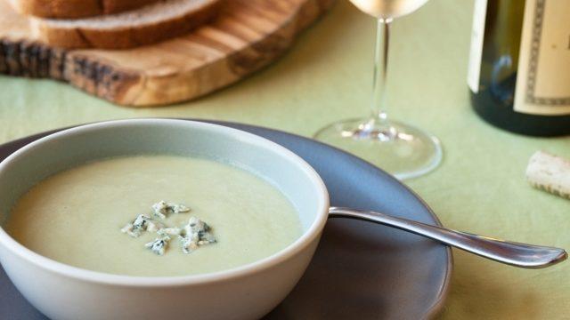 Rokfor Peynirli Kereviz Sapı Çorbası