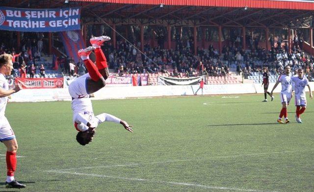 Fildişi Sahili’nden Ödemiş’e Gelen Futbolcu İlgiden Memnun