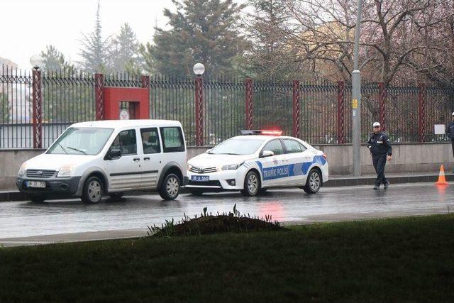 Şüpheli Bavul Polisi Harekete Geçirdi