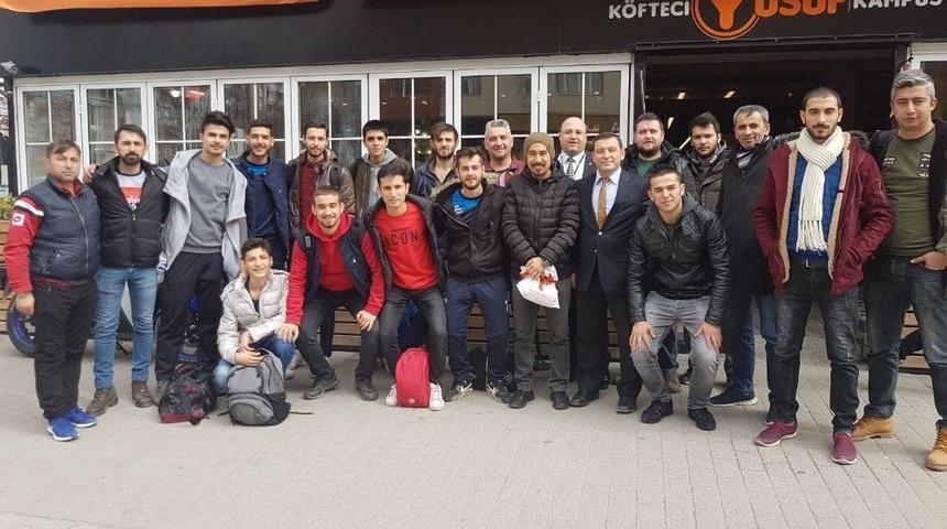 Kul&uuml;b&uuml; Tarafından Askere Uğurlandı