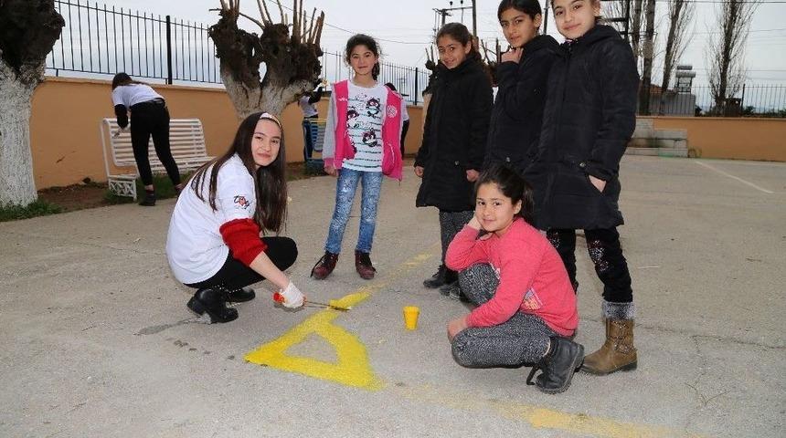 G&ouml;n&uuml;ll&uuml; Gen&ccedil;lerden Kocag&uuml;r Okuluna Sihirli Dokunuş