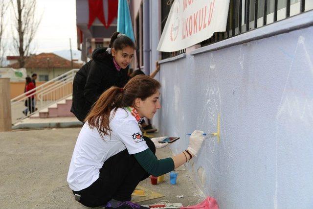 Gönüllü Gençlerden Kocagür Okuluna Sihirli Dokunuş