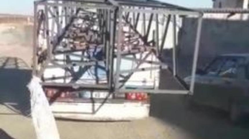 (&ouml;zel Haber) Kamyonetin Kasasından Taşan Elektrik Direkleri Tehlikeye Neden Oldu