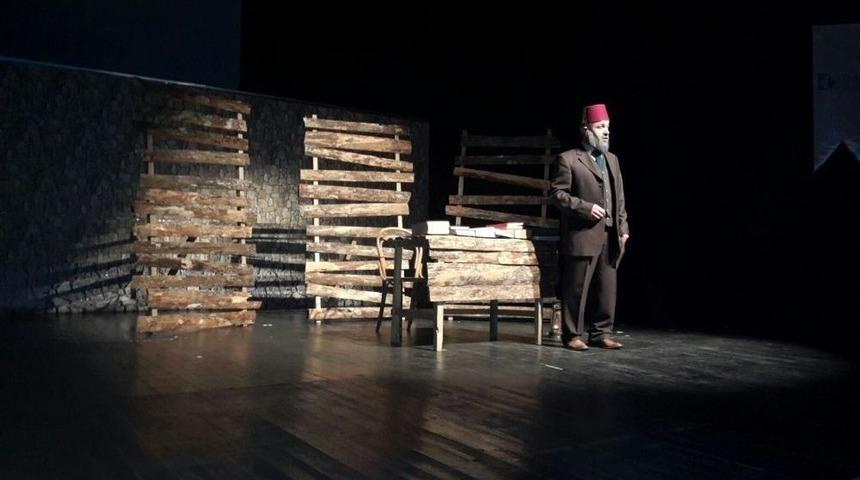 Mehmet Akif Ersoy&rsquo;un Hayatı "ben Mehmet Akif" Oyunu İle Sahnelenecek.