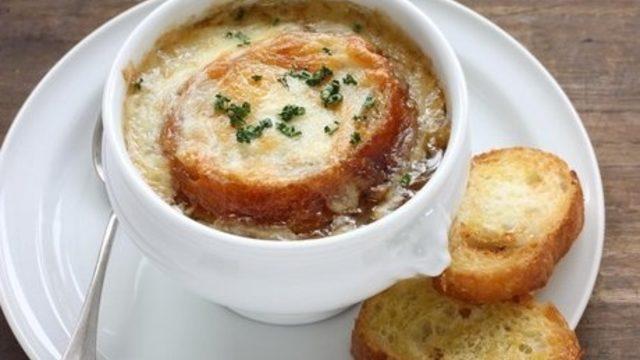 Fransız Usulü Soğan Çorbası