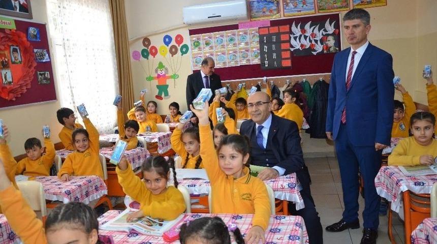 Adana’da Öğrencilere Okul Sütü Dağıtıldı