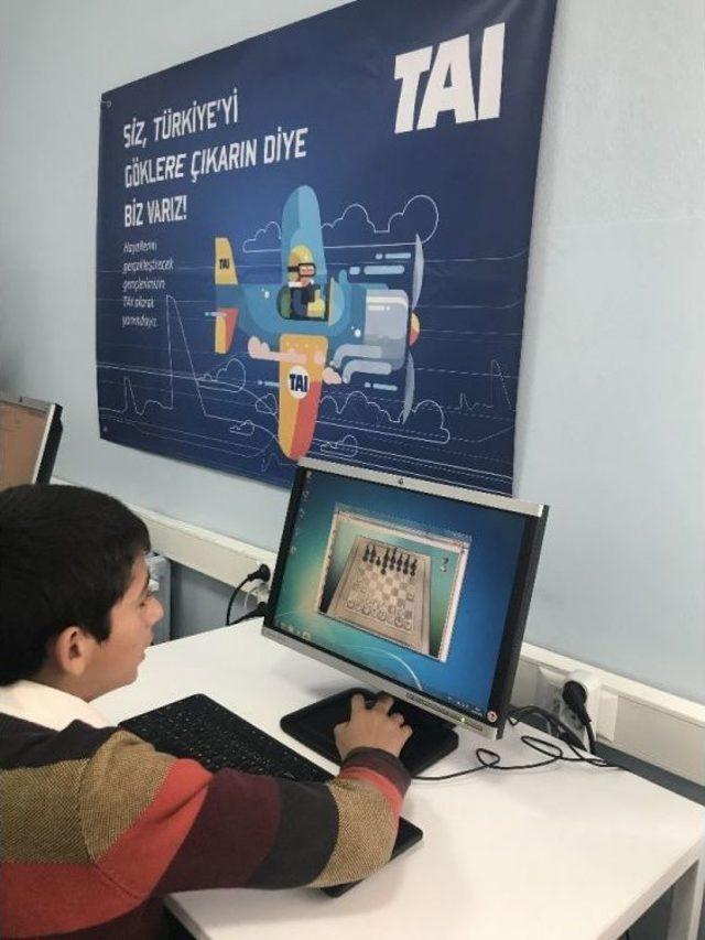 Anka’nın Uçuş Yaptığı Elazığ’da Öğrenciler, Taı’nin Desteğinde Bilgisayarla Buluştu