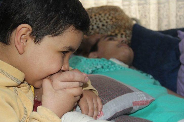 Oyun Oynarken 4 Metreden Düşen Taha 7 Yıldır Yatağa Bağlı Yaşıyor G3