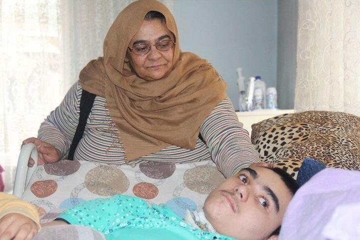 Oyun Oynarken 4 Metreden Düşen Taha 7 Yıldır Yatağa Bağlı Yaşıyor G4