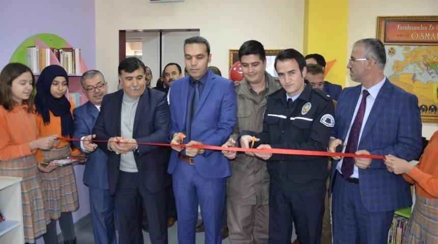 Emet Ashaboğlu Ortaokulu’na Kütüphane