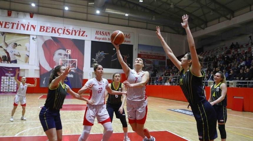 “bayraklı’nın Perileri” Play-off Peşinde