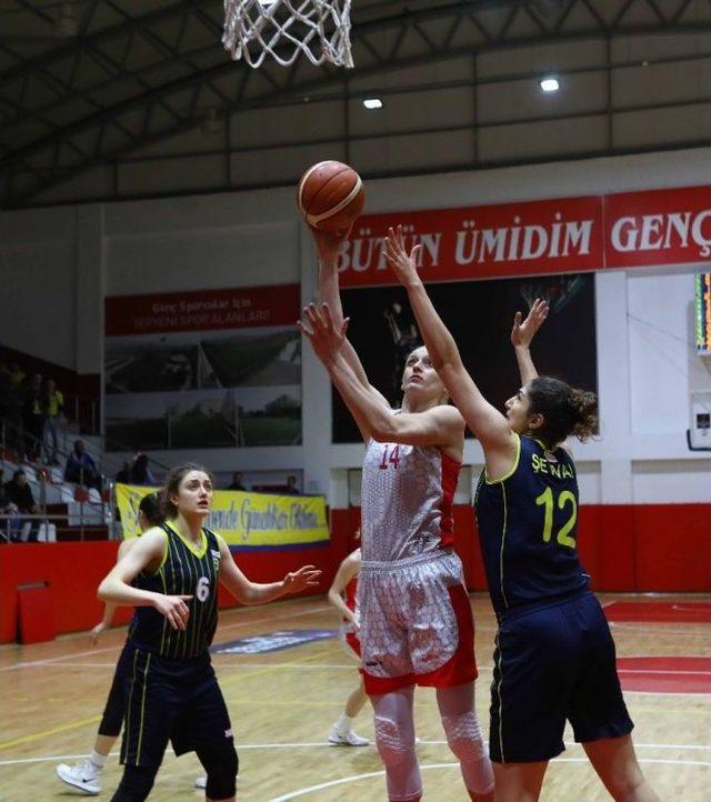 “bayraklı’nın Perileri” Play-off Peşinde