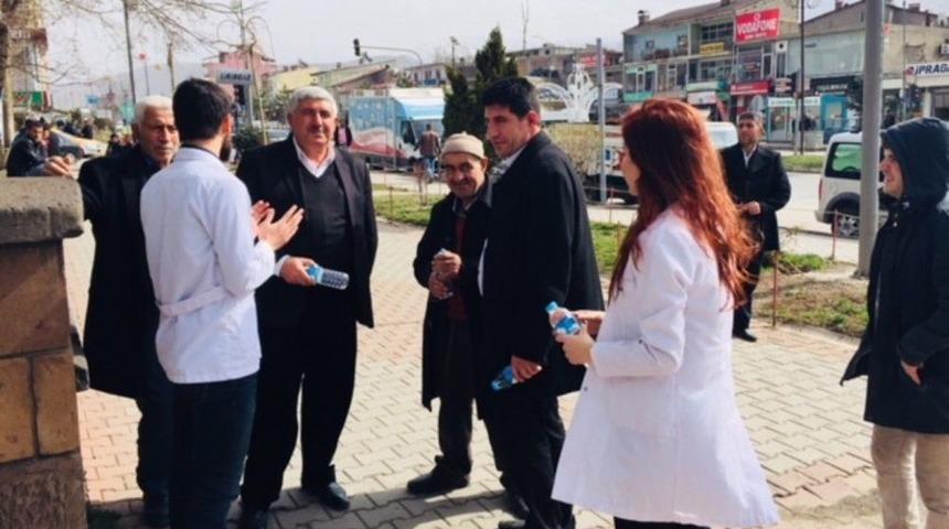 Böbrek Sağlığına Dikkat İçin Su Dağıttılar