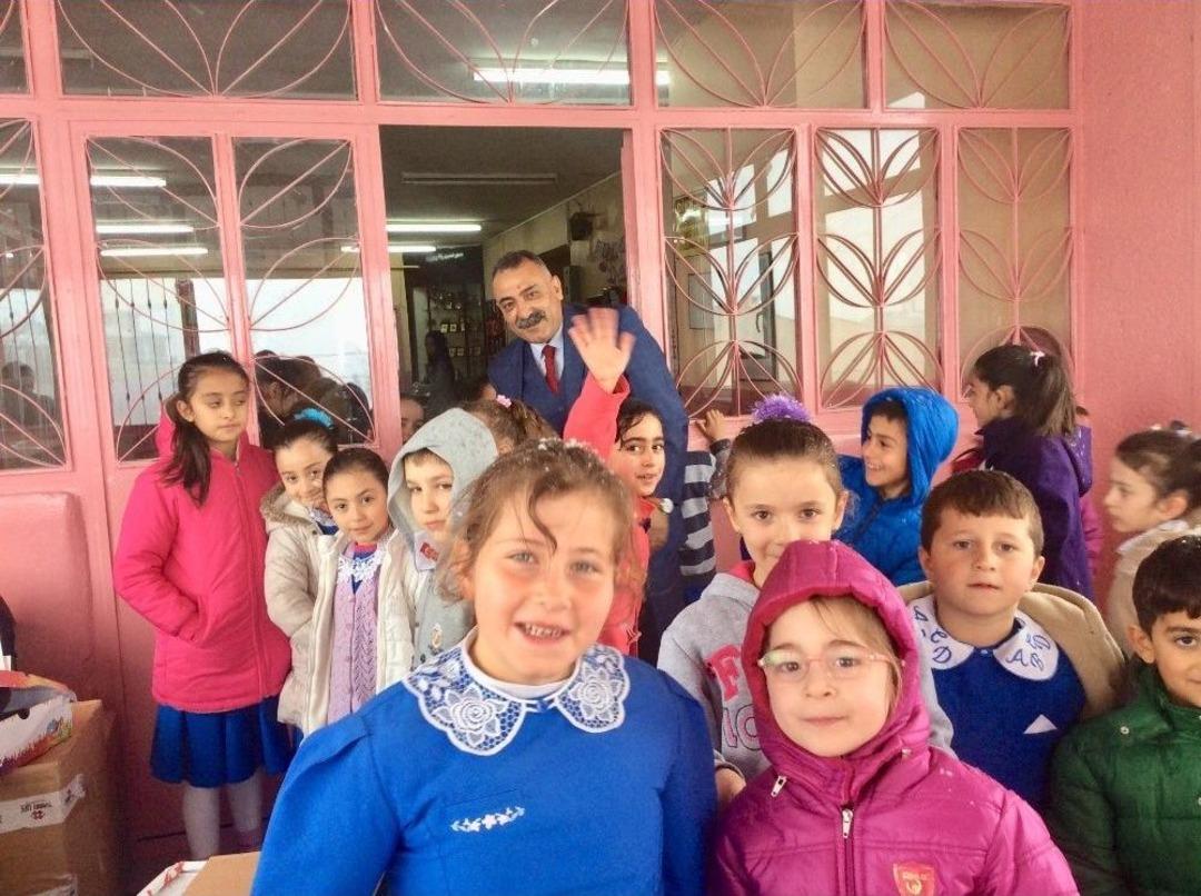 Bayburtlu &Ouml;ğrencilere Beylikd&uuml;z&uuml;&rsquo;nden Yardım