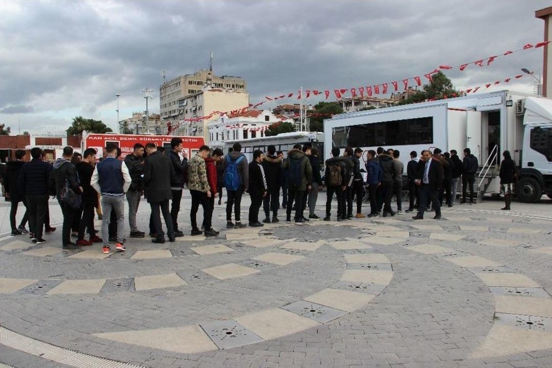 Kan Vermek İ&ccedil;in Kuyruk Oluşturdular