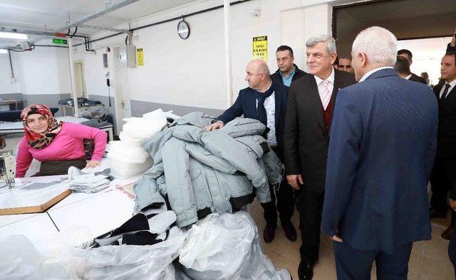 Başkan Karaosmanoğlu’dan Tekstil Fabrikasına Ziyaret