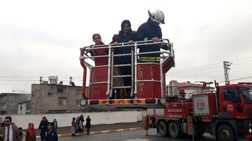 İtfaiye Ekibinden &Ouml;ğrencilere Eğitim