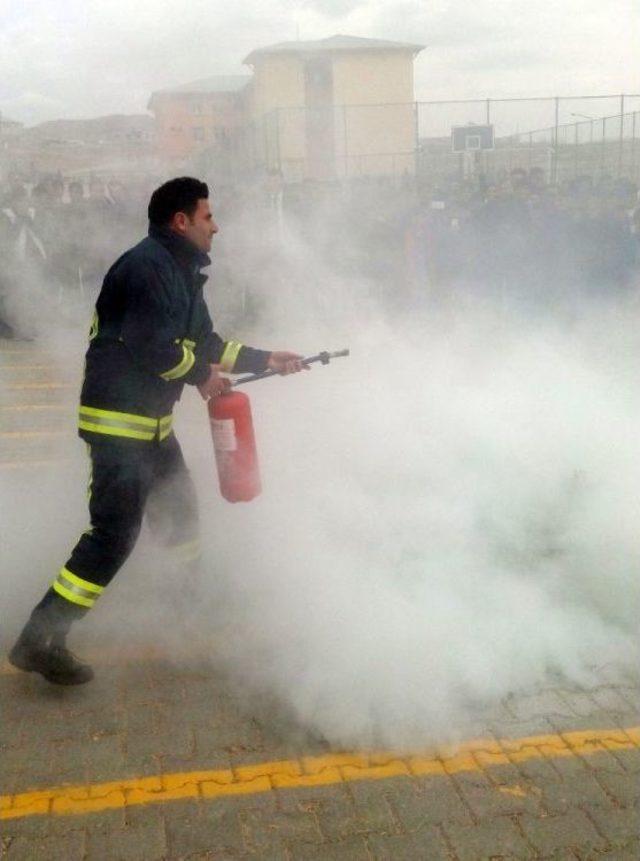 İtfaiye Ekibinden Öğrencilere Eğitim