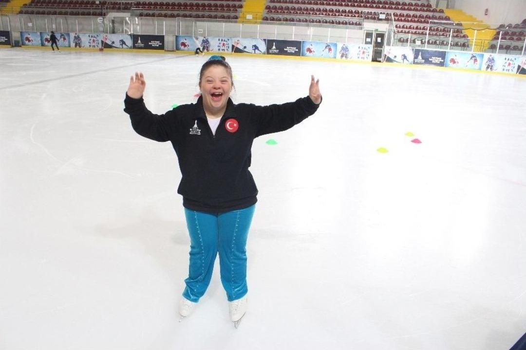 Madalyalarını Bebek Gibi Seviyor