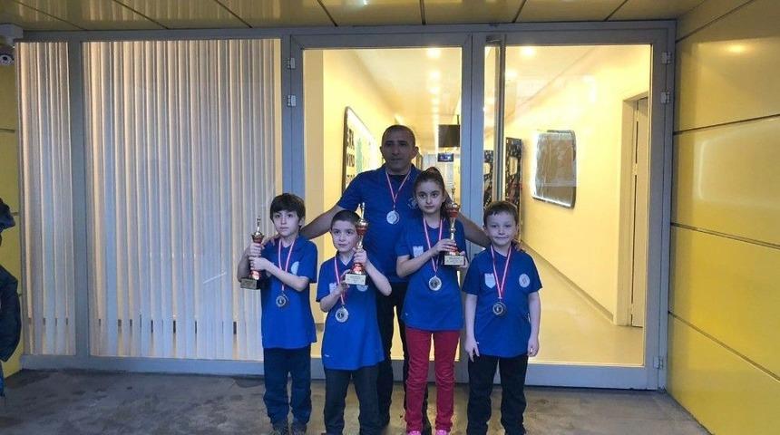 Satran&ccedil; Turnuvasının Birincisi &Uuml;mraniye Belediyesi Oldu