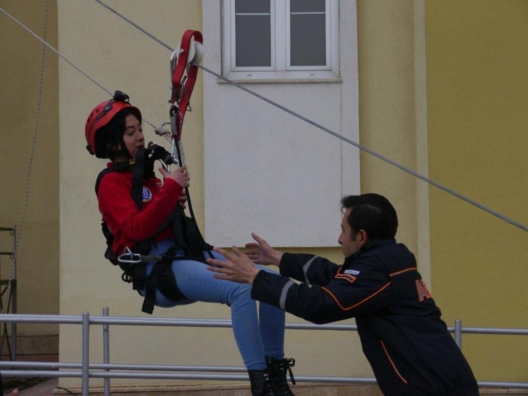 Afad Erzincan&rsquo;da &Ouml;ğrencilere Y&ouml;nelik Tatbikat D&uuml;zenledi