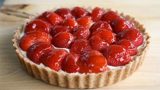 Çilekli Kolay Turta