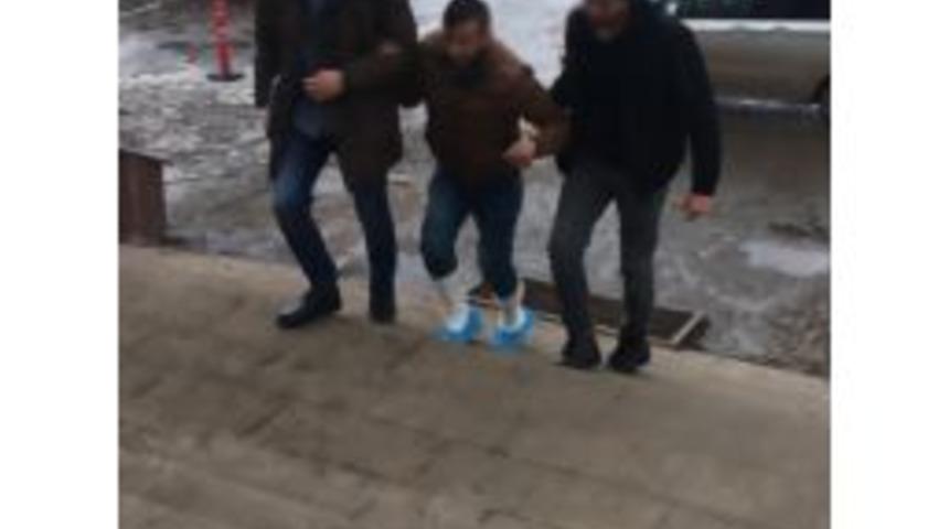 Evlere Giren Hırsız Yakayı Ele Verdi