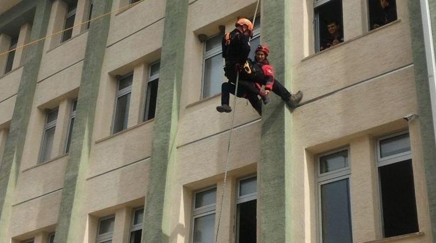 Y&uuml;ksekten İndirme Tatbikatı Yapıldı
