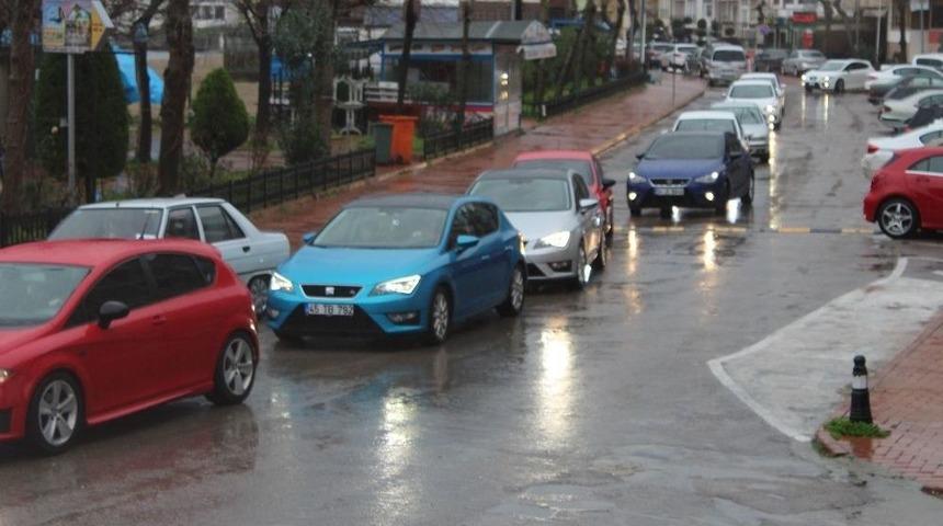 Afrin Zeytin Dalı Operasyonuna Destek Vermek İ&ccedil;in Ara&ccedil;ları İle Konvoy Halinde Amasra&rsquo;ya Gelerek T&uuml;rk Bayrağı A&ccedil;tılar