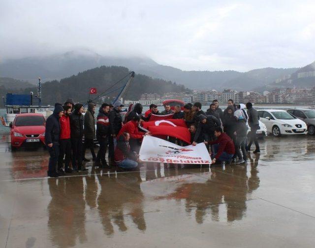 Afrin Zeytin Dalı Operasyonuna Destek Vermek İçin Araçları İle Konvoy Halinde Amasra’ya Gelerek Türk Bayrağı Açtılar